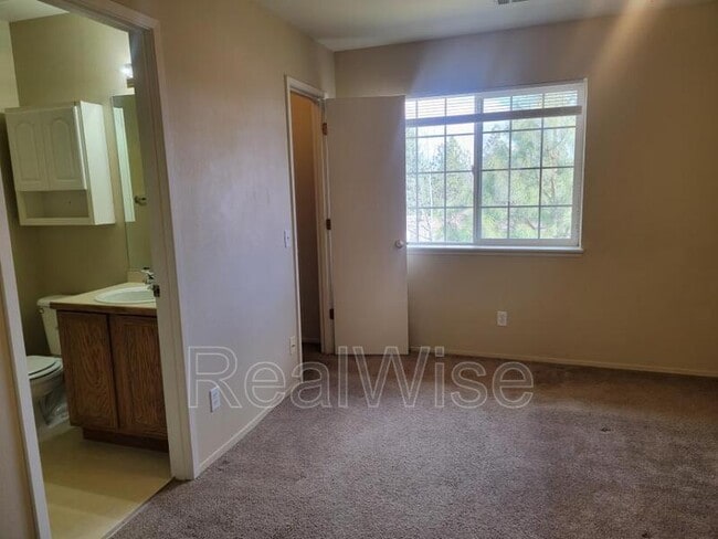 Building Photo - 2080 NE Chanel Ct