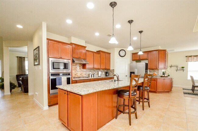 Building Photo - 25935 Foxrun Vista Dr