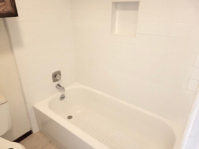 New tile with Niche - 305 W Quantico St