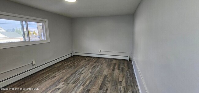 Building Photo - 333 Oak St