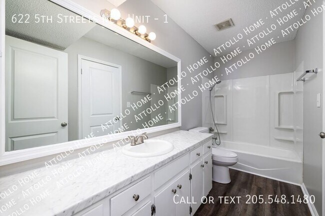 Building Photo - 622 5th St NE