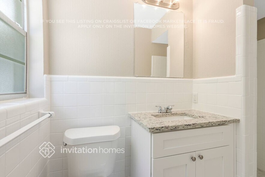 Building Photo - 3944 Porpoise Dr SE