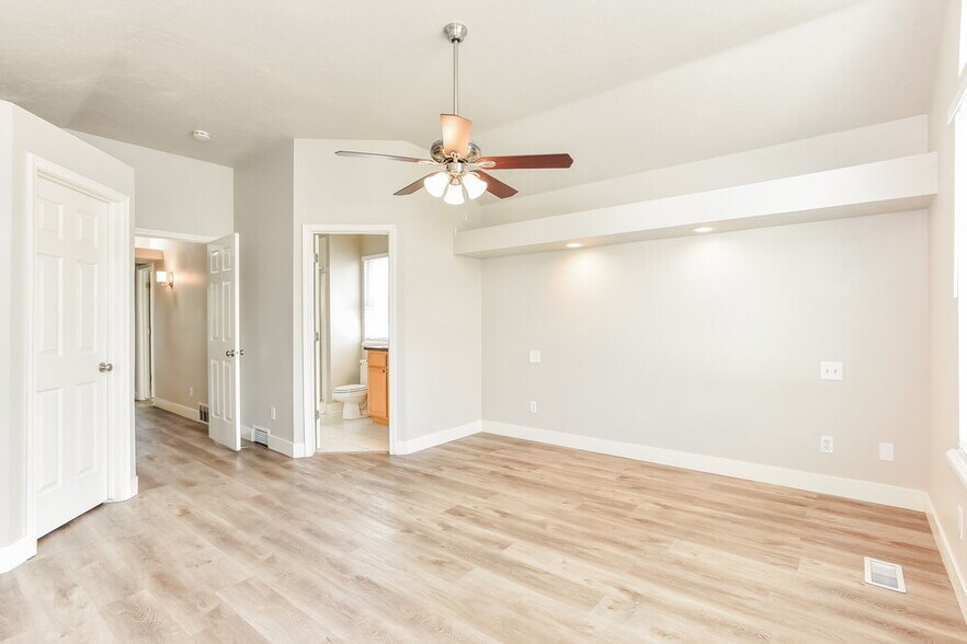 Building Photo - 4778 S Hanauer St