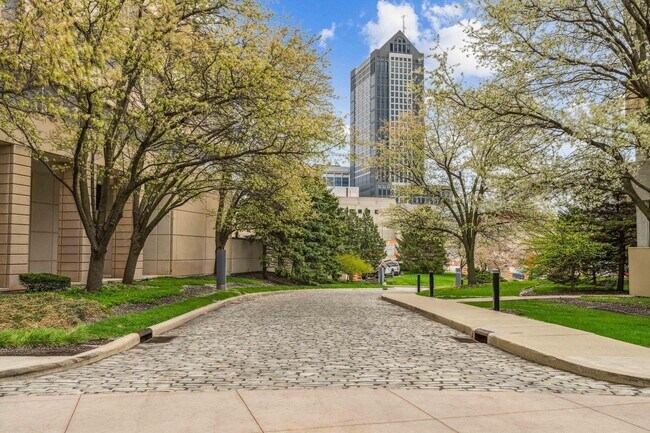 Building Photo - 1 Miranova Pl