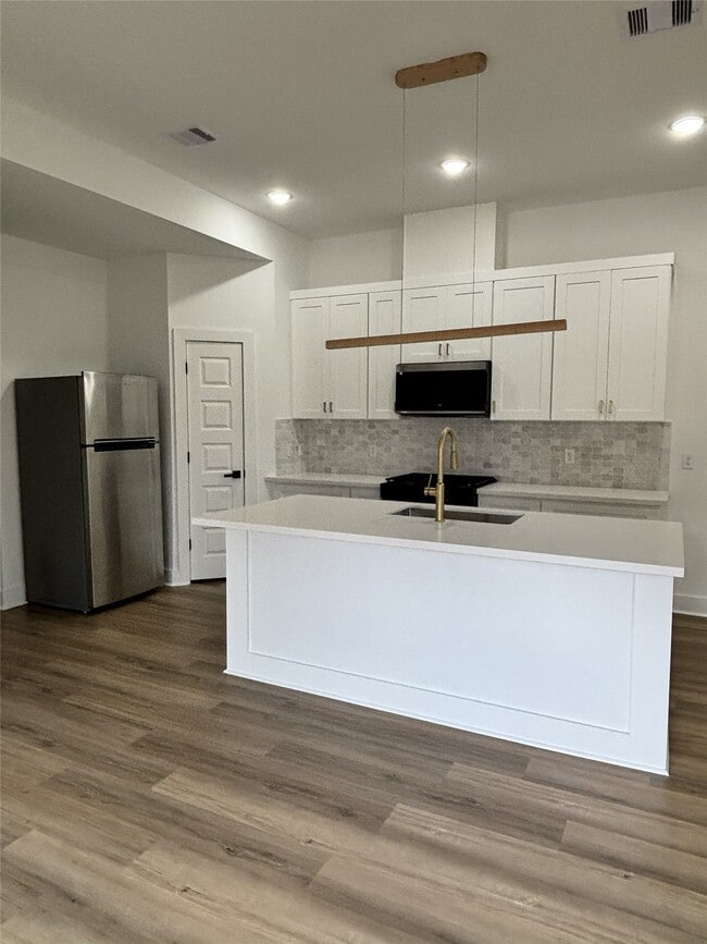 Building Photo - 8218 Locksley Rd