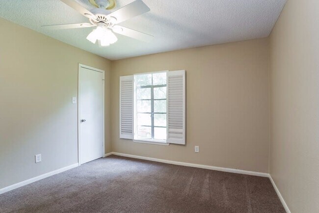 Building Photo - 3822 Stillview Dr