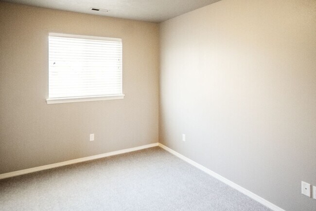 Building Photo - Beautiful Single Family Home Located on Th...