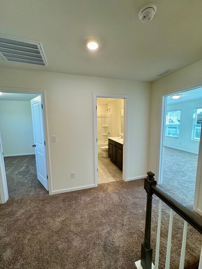 Building Photo - Beautiful 3BR/2.5 Bath in Union County.