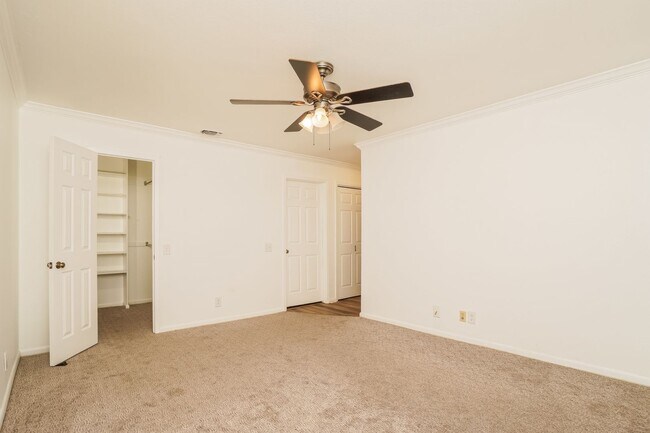 Building Photo - Fredericksburg_8415