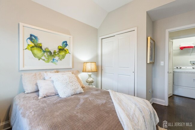 Building Photo - 45 Miller St