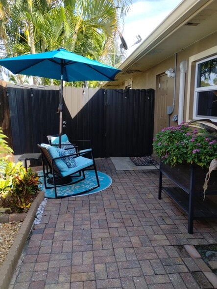 Outdoor private patio - 4556 17th Ct SW