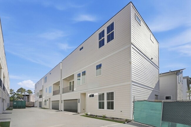 Building Photo - 2212 Lou Ellen Ln