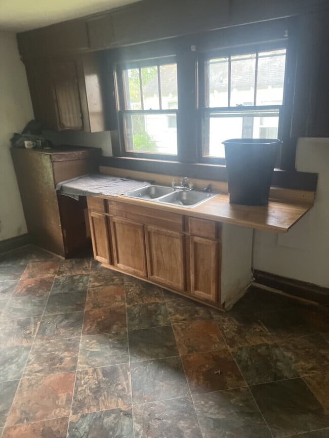 Building Photo - "Charming 2-Bedroom Retreat in Laurens - Perfect Comfort Awaits!"