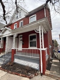 Building Photo - 4 Bedroom Renovated Twin Available!