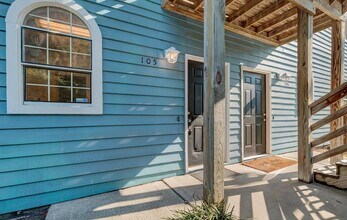 Building Photo - 1 Bedroom Condo