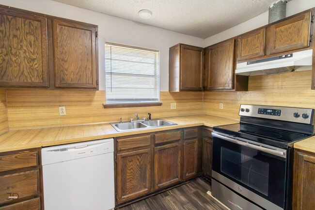 Building Photo - 2913 S Bandera Dr