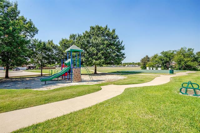 Building Photo - 2420 Priscella Dr