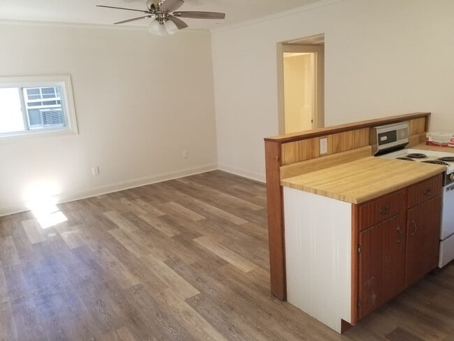 Building Photo - Lake Life All Year Round!