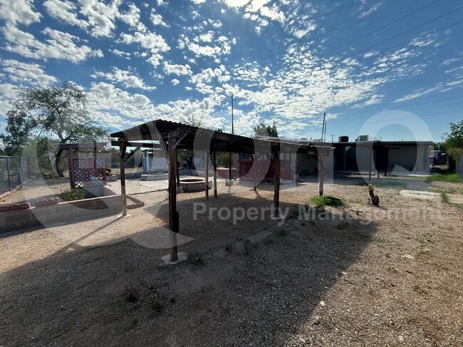 Building Photo - 872 W Glenn St
