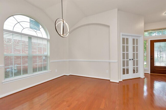 Building Photo - 16510 Bluff Springs Dr