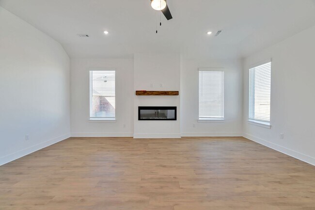 Building Photo - Brand-New 4 Bedroom in Siloam Springs! 3-C...