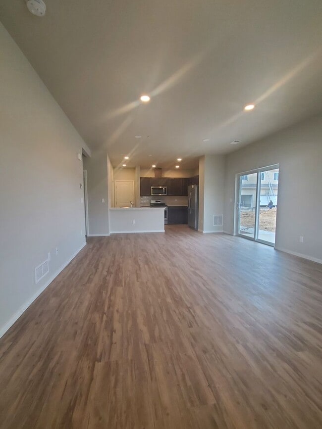 Building Photo - Updated and Bright 3 Bedroom Townhouse in Greeley!
