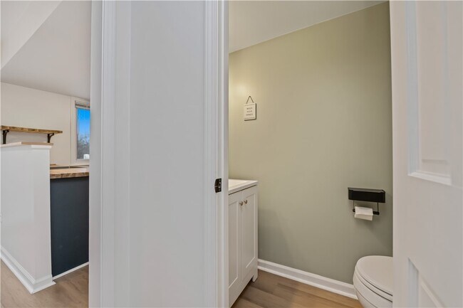 Building Photo - 154 Norwich Dr