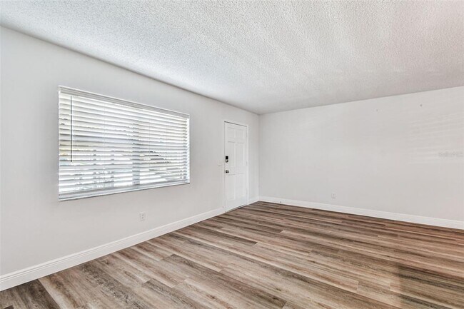 Building Photo - 9001 Tudor Dr