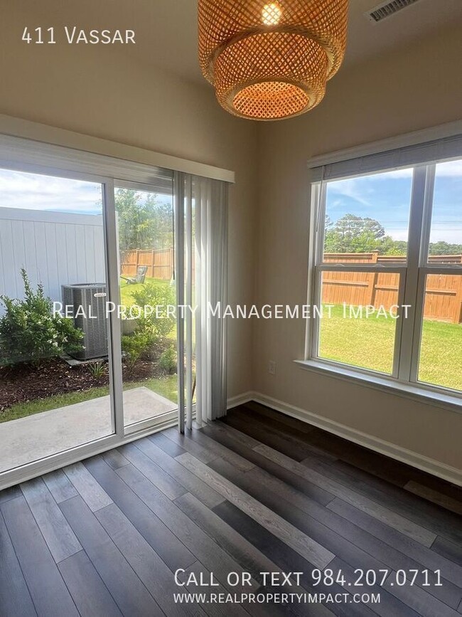 Building Photo - 411 Vassar-