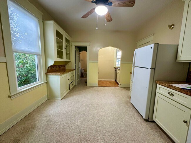 Building Photo - Charming 3 Bedroom Portland Home!