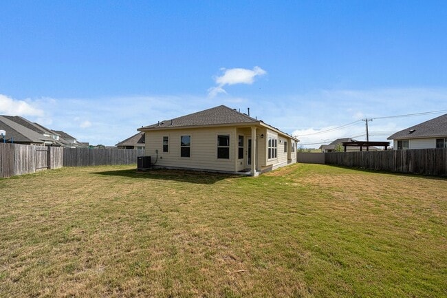 Building Photo - 18031 Lungo St