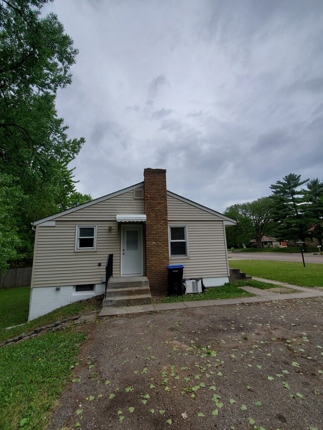 Building Photo - 1032 County B Rd W