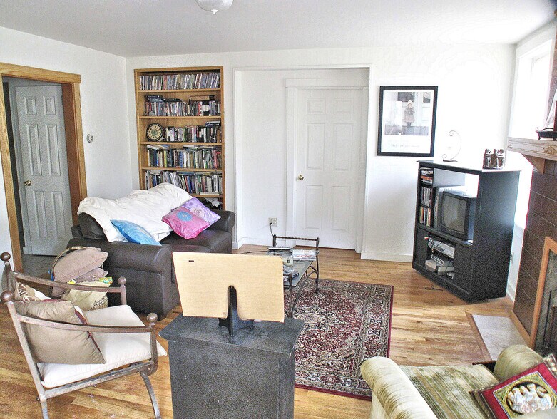 LR - 5840 Alderson St
