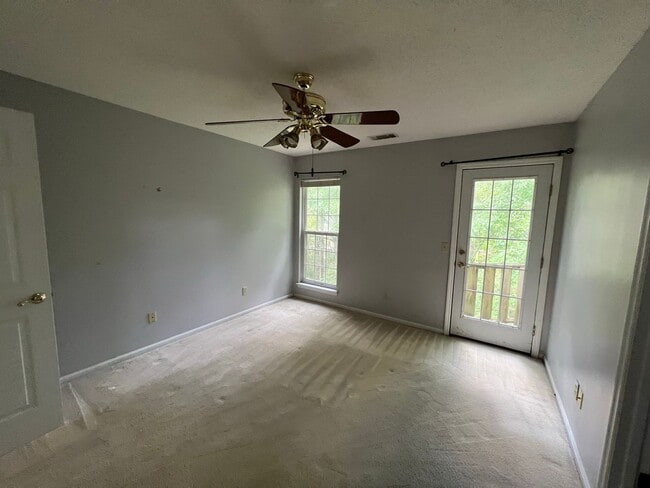 Building Photo - 1635 Pondside Dr