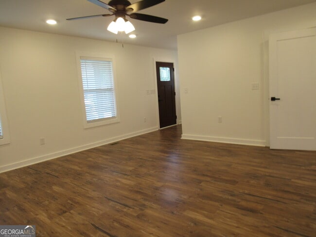 Building Photo - 765 Old Kerns Rd