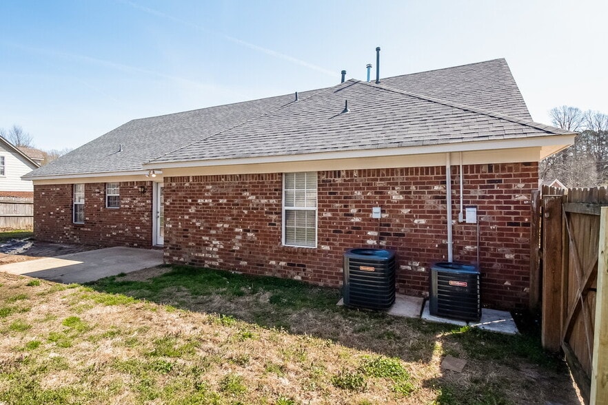 Building Photo - 3455 Pendulum Dr N