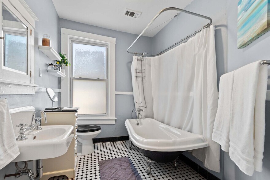 Building Photo - 30 N Auburndale St