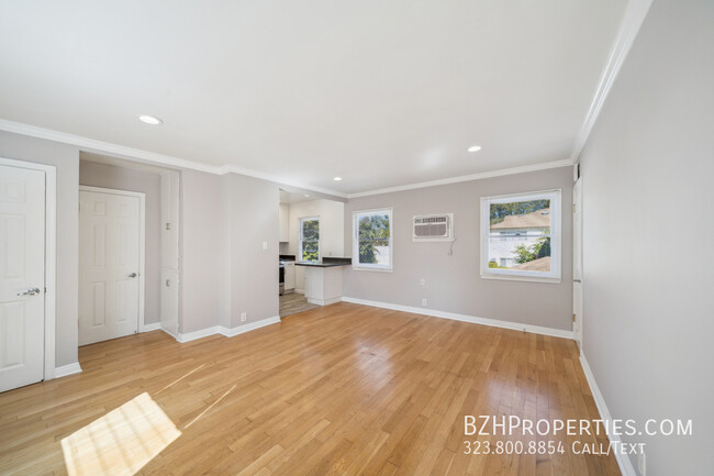 Primary Photo - Beautiful Updated Studio In Prime Valley V...