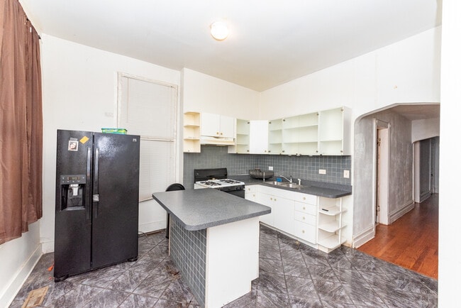 Building Photo - 1016 S Oakley Blvd