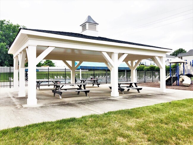 Community outdoor gathering area - 113 Brookshire Ln