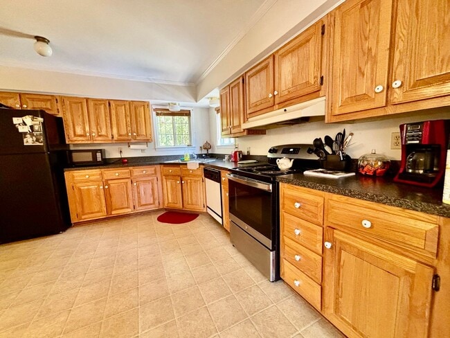 Building Photo - 2 Bedroom, 2 Bathroom Home Available in Ca...
