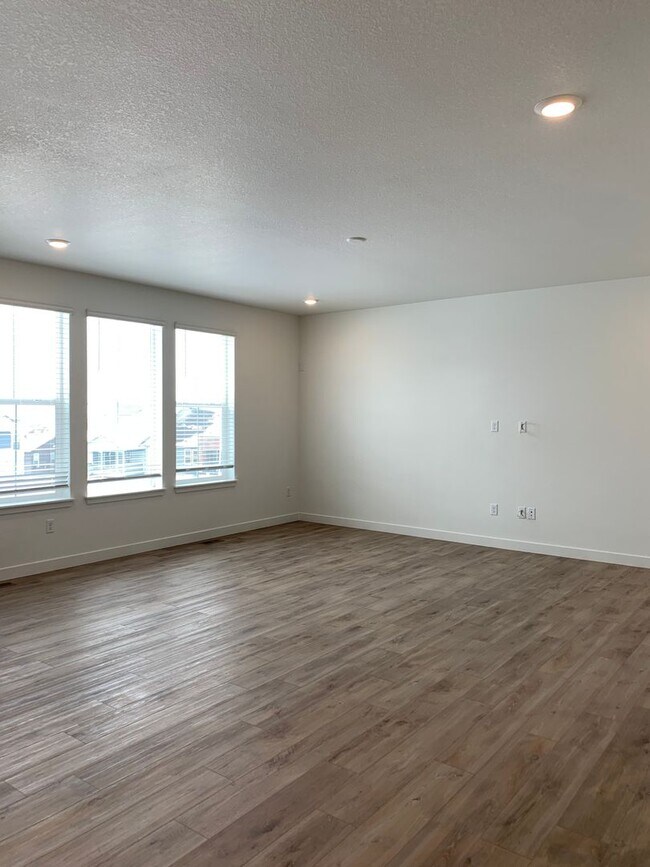 Building Photo - 8099 Mount Kataka St