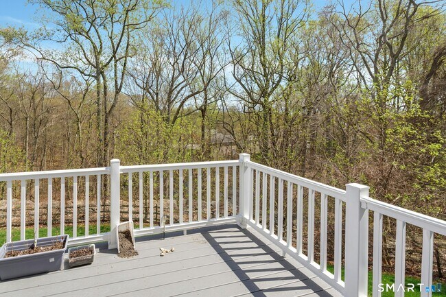 Building Photo - 310 Nutmeg Ln