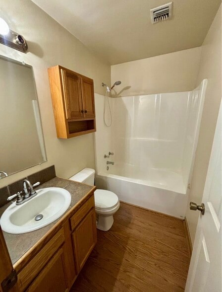 Building Photo - 125 Carter St