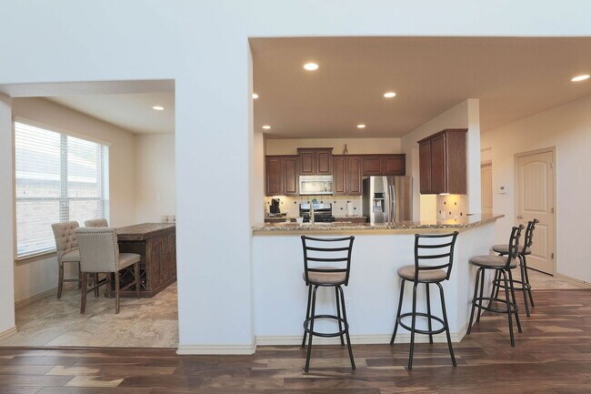 Building Photo - 2300 Dovetail St