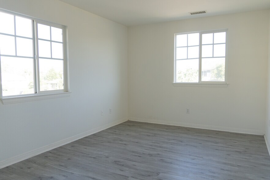 Building Photo - 29020 Davis Ln