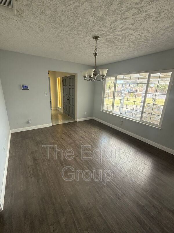 Building Photo - 473 W Deodar Ln