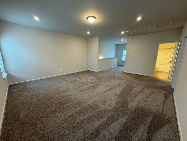 Building Photo - Newer 3/2.5 House in Armuchee- $2,200
