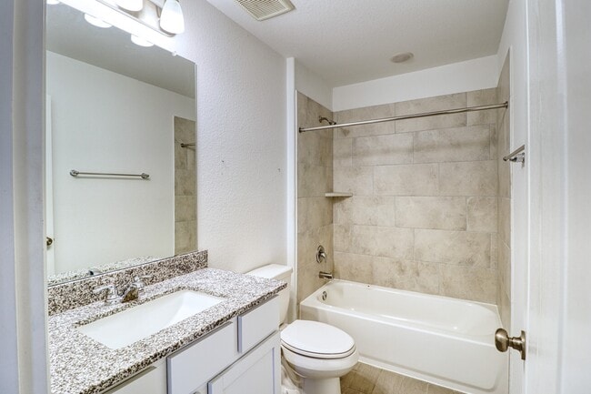 Building Photo - 8106 Royal Palm Ct