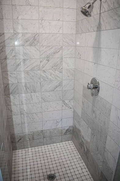 Building Photo - 1304 Broadway-SI ID1056031P